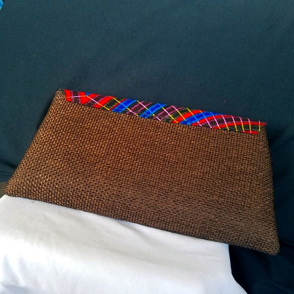 Unique Clutch - Picture 2 of 3